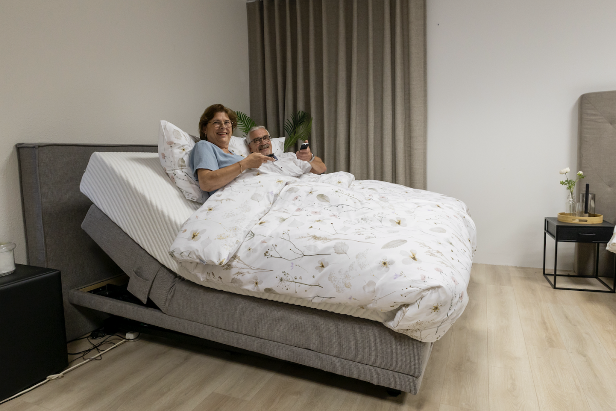 Wat is een (elektrisch) hoog-laag bed of seniorenbed?